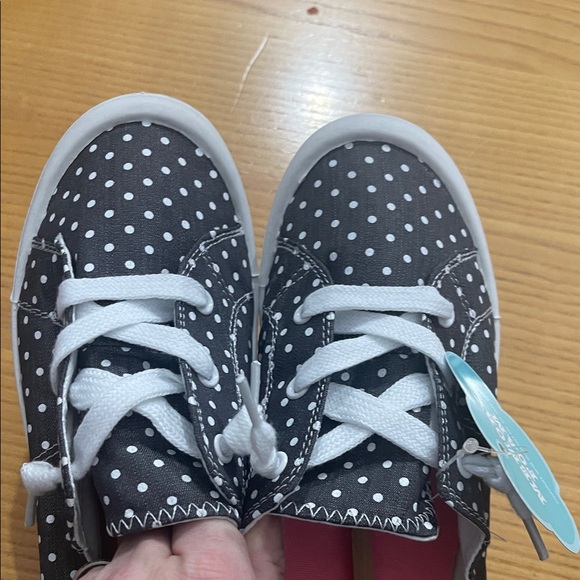 SO - Memory Foam Polka Dot Kids Shoes - Black/Dark Gray and White- 🆕 - Picture 3 of 7